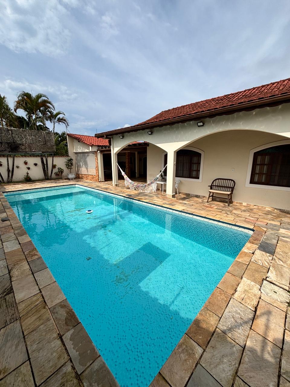 Imperdível! Casa à venda em Itanhaém-SP, Bopiranga: 3 quartos, 1 suíte, 6 vagas, 160,57 m².