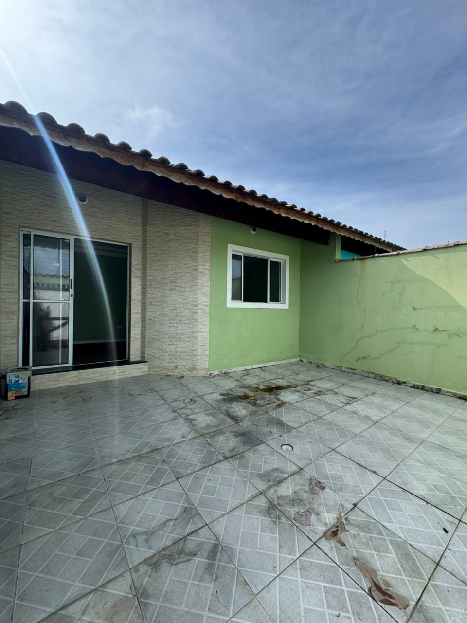 Imperdível casa à venda em Itanhaém-SP, Jd. Itapel: 2 quartos, 1 suíte, 2 vagas, 60m². Agende sua visita agora!