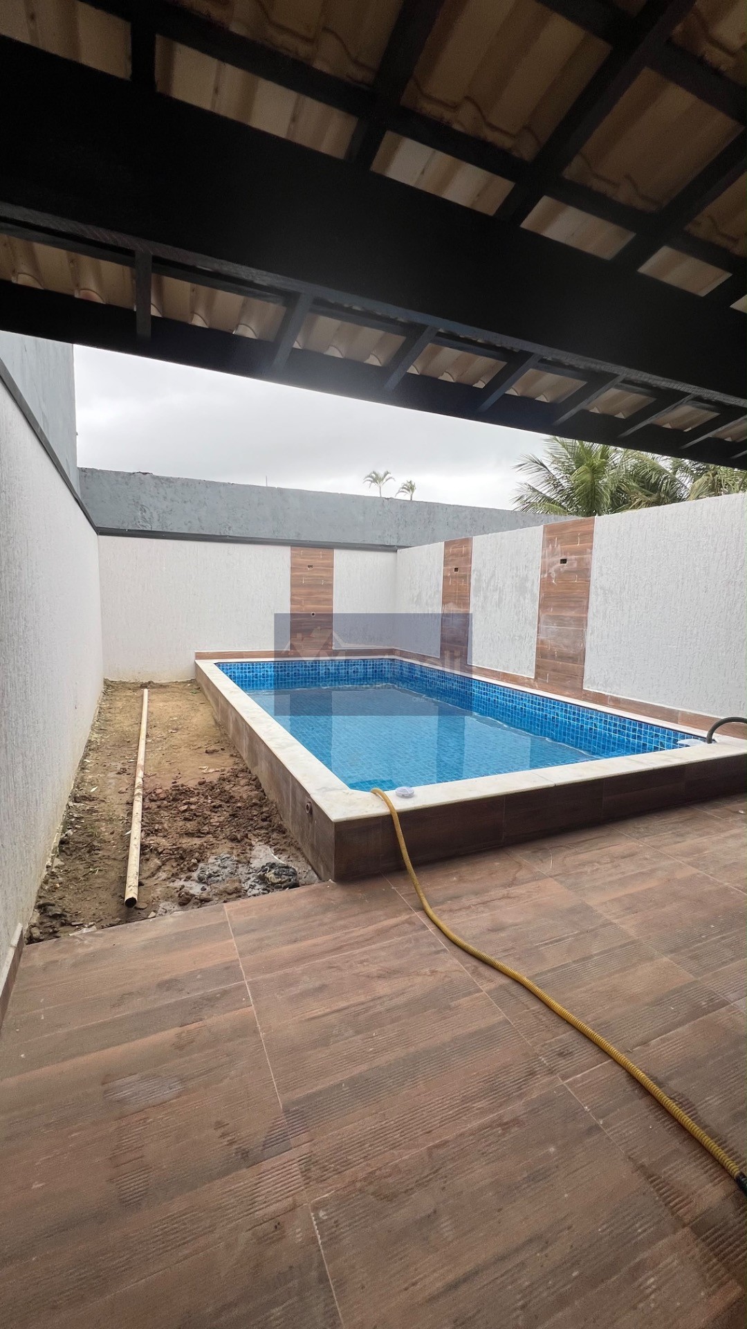 Imperdível: Casa à venda em Itanhaém-SP, no bairro Jamaica, 2 quartos, 1 suíte, 1 sala, 3 banheiros, 2 vagas de garagem, 74m².