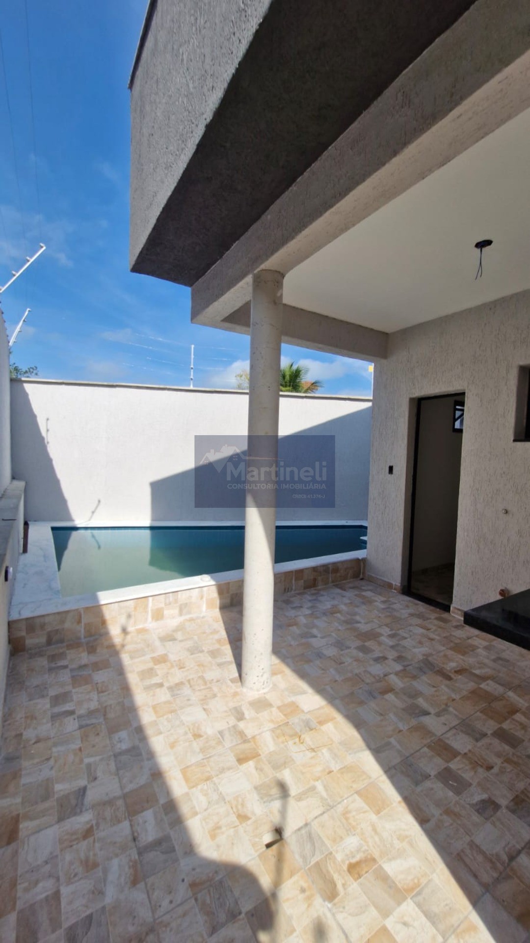 Imperdível casa à venda em Itanhaém-SP, Jd. Palmeiras: 3 quartos, 1 suíte, 2 vagas de garagem, 80m² de área. Aproveite!