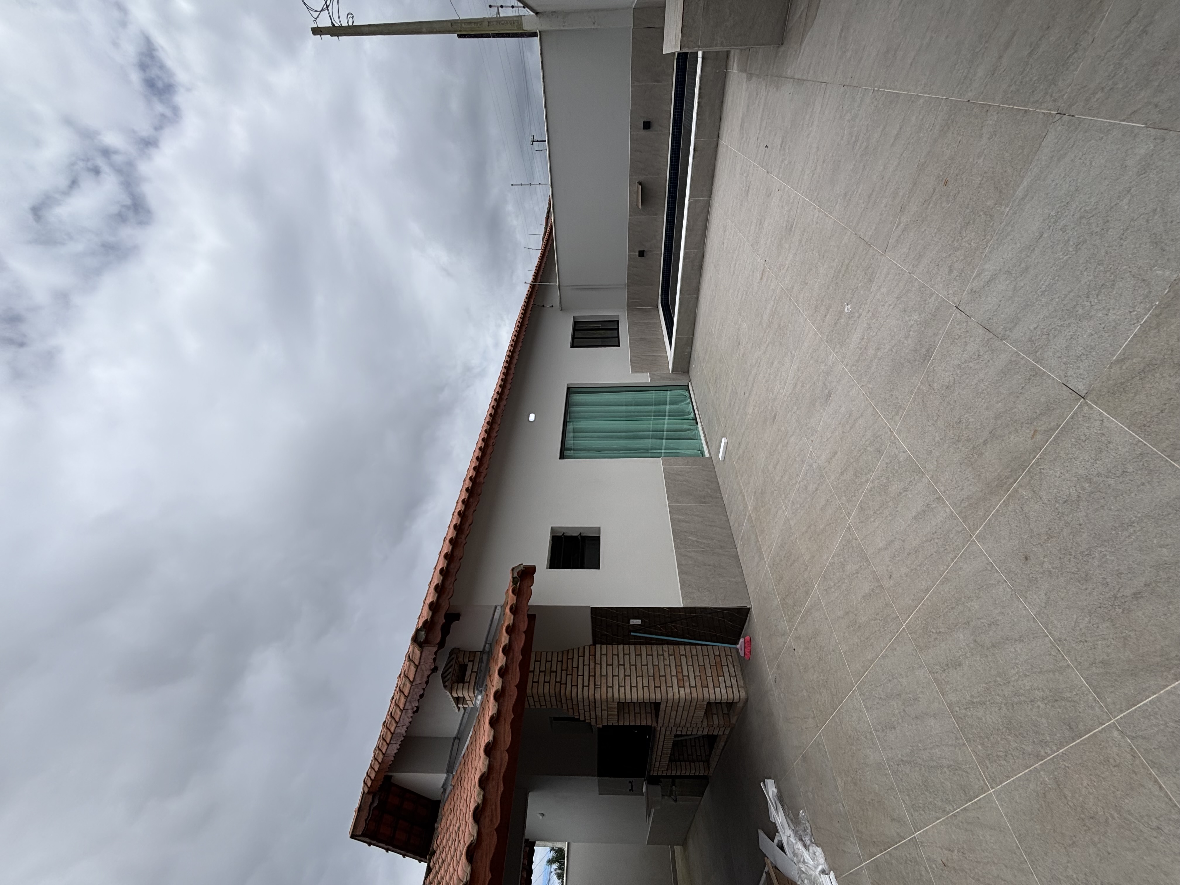 Casa nova com piscina em Mongaguá.