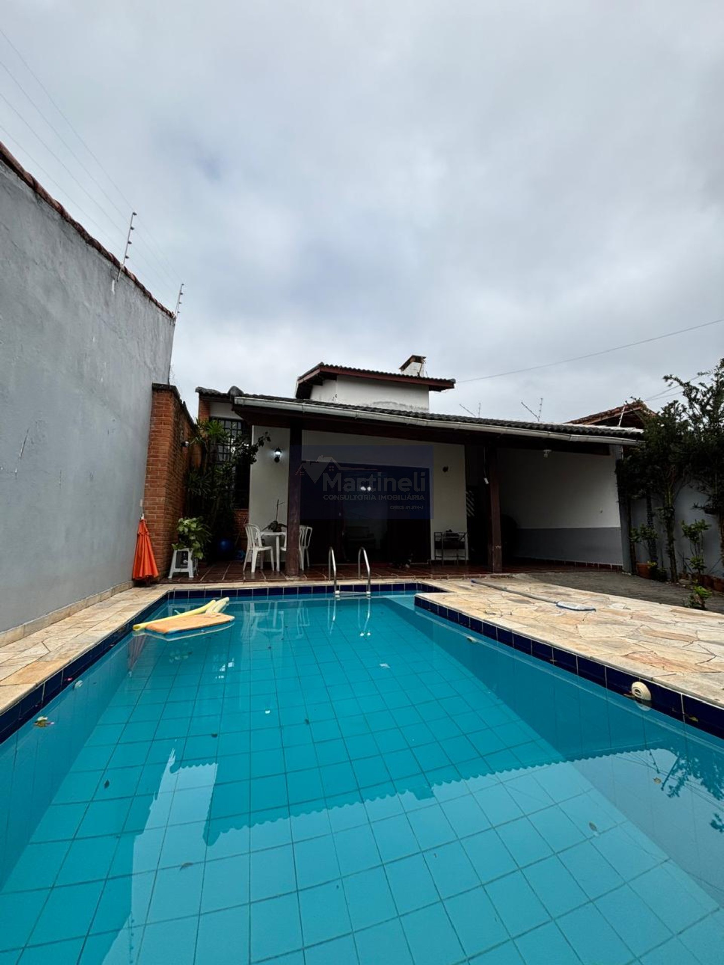 Imperdível Casa em Itanhaém-SP - 4 quartos, 4 suítes, 3 vagas de garagem - Imperdível!