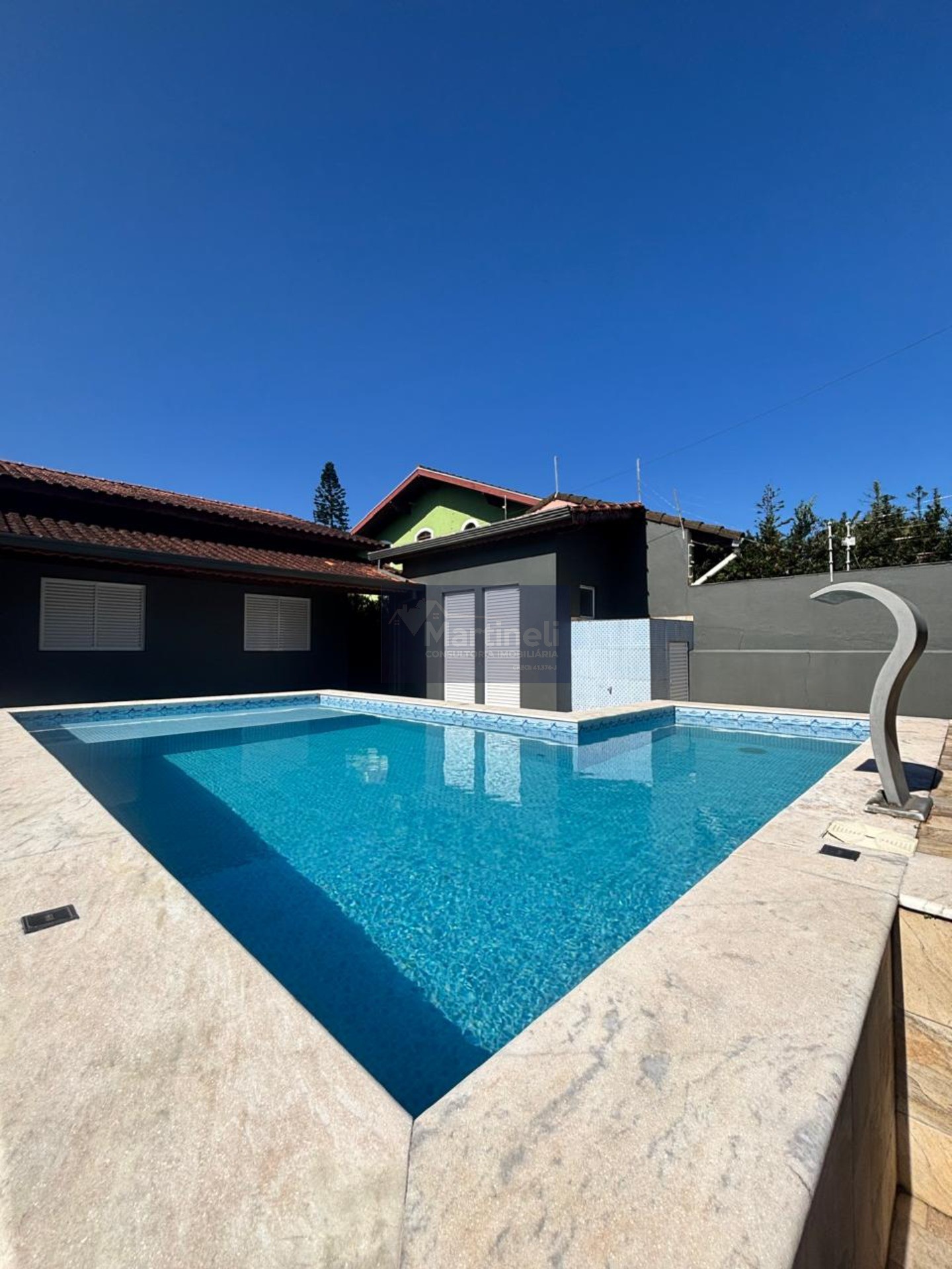Imperdível oportunidade: Casa à venda em Itanhaém-SP, no bairro Grandesp, com 3 quartos, 1 suíte, 7 vagas de garagem e 150m².