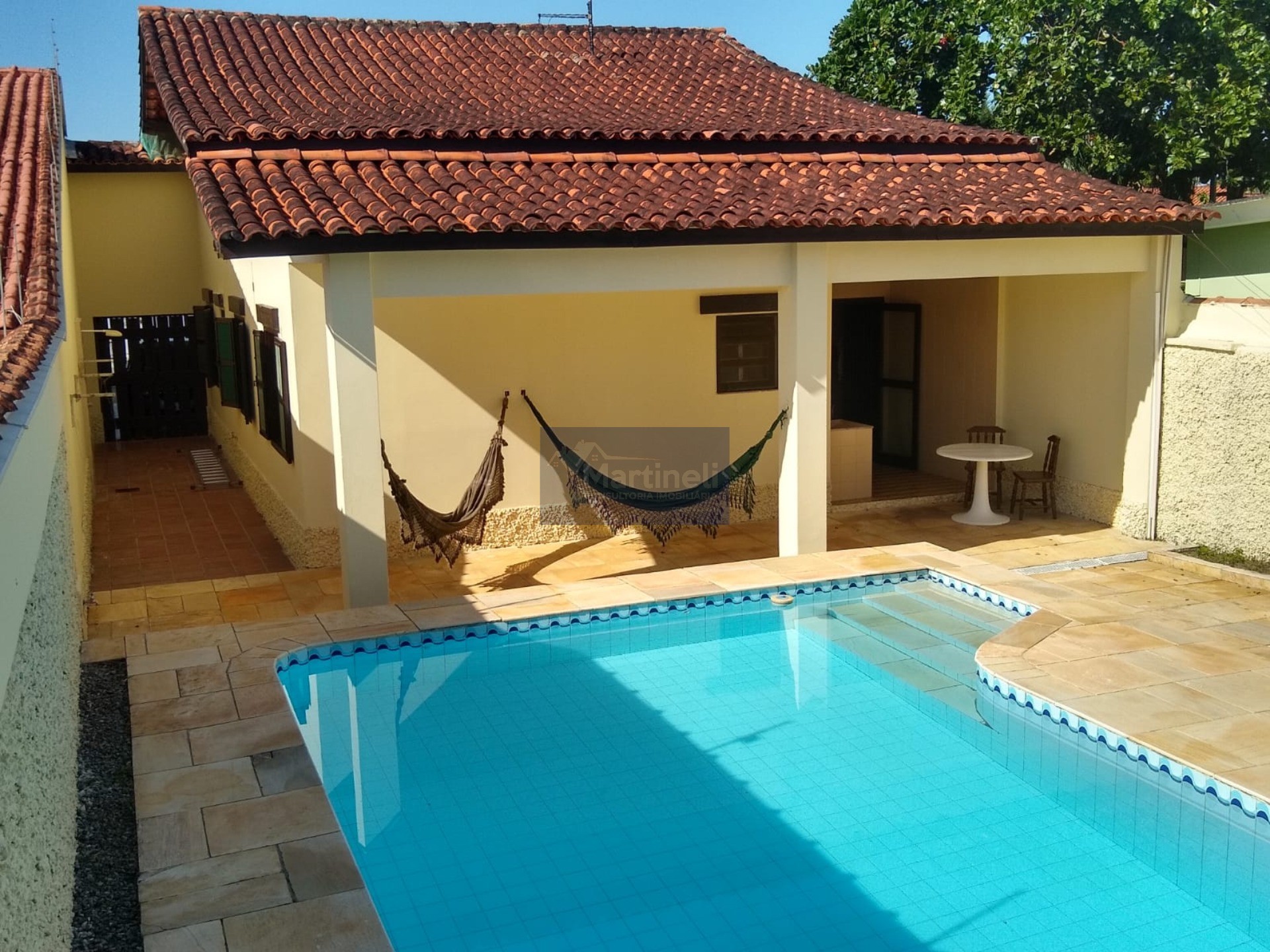 Imperdível oportunidade! Casa à venda em Itanhaém-SP, bairro Cibratel, com 3 quartos, 1 suíte, 6 vagas de garagem e 240m².