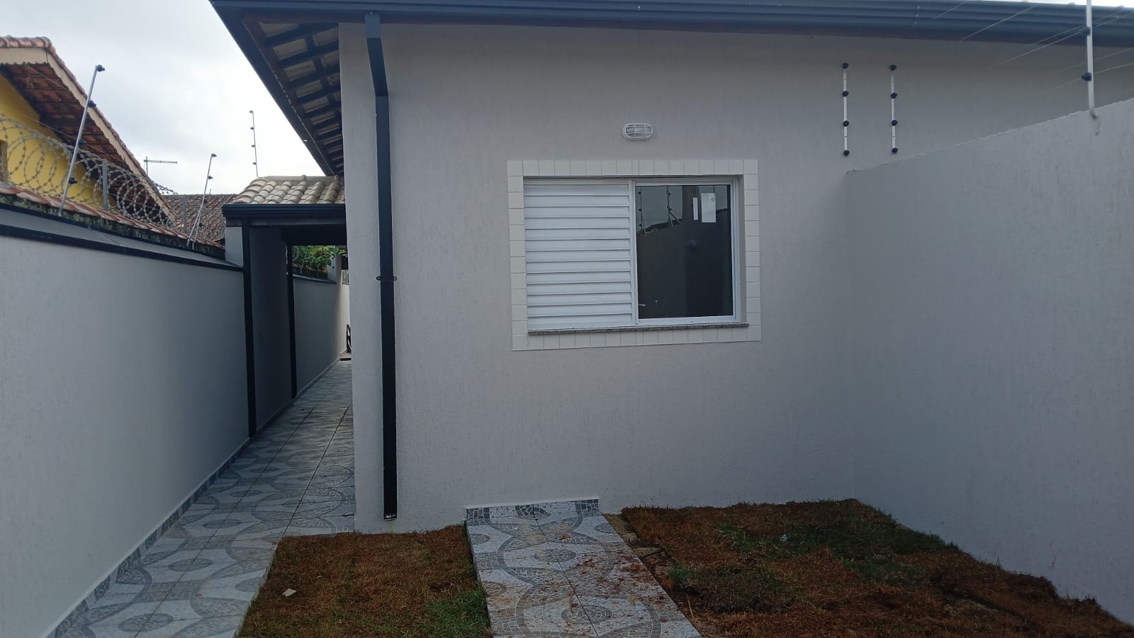Imóvel no bairro Santa Júlia, a 600 metros do mar.