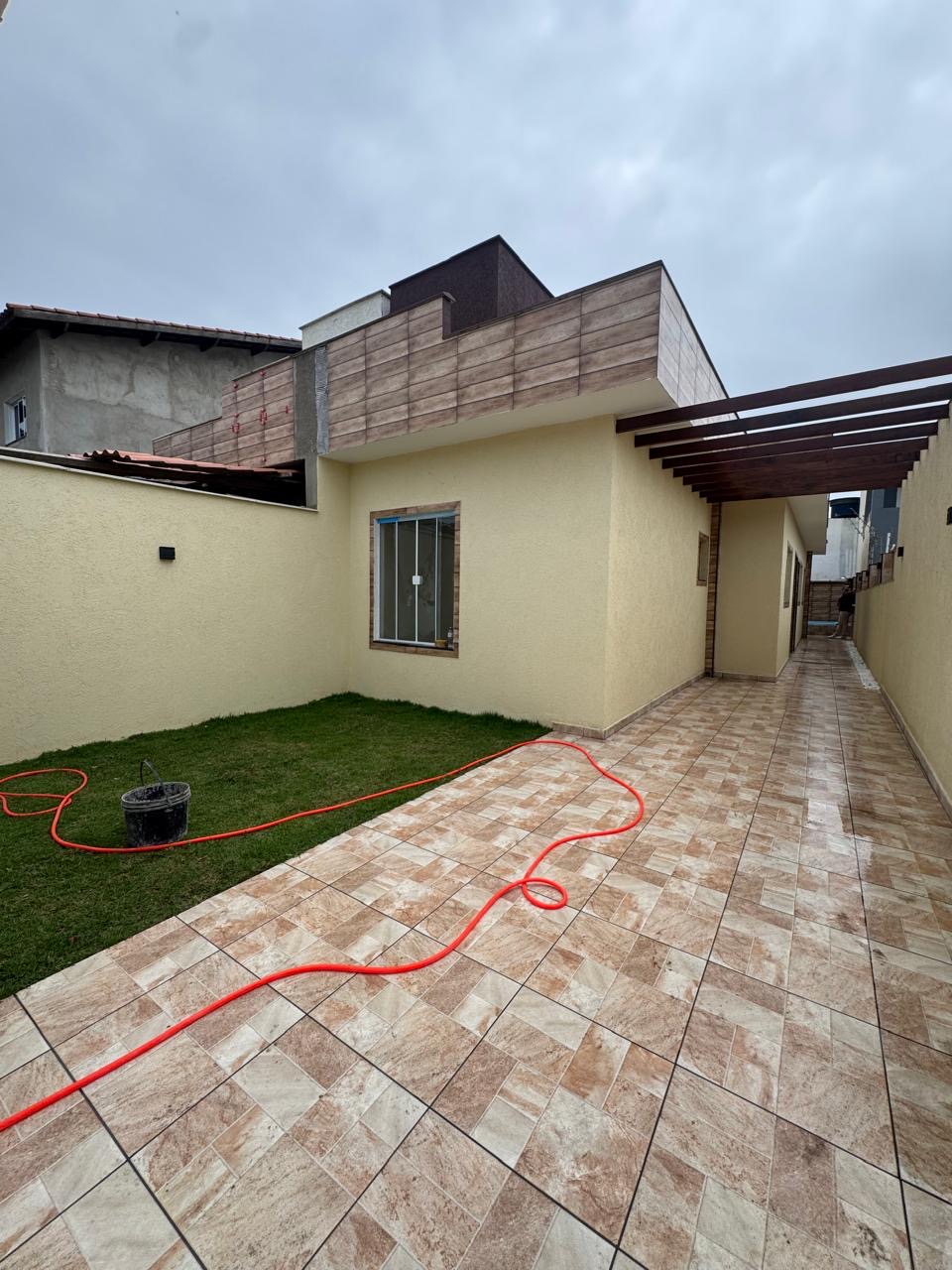 CASA À VENDA COM PISCINA