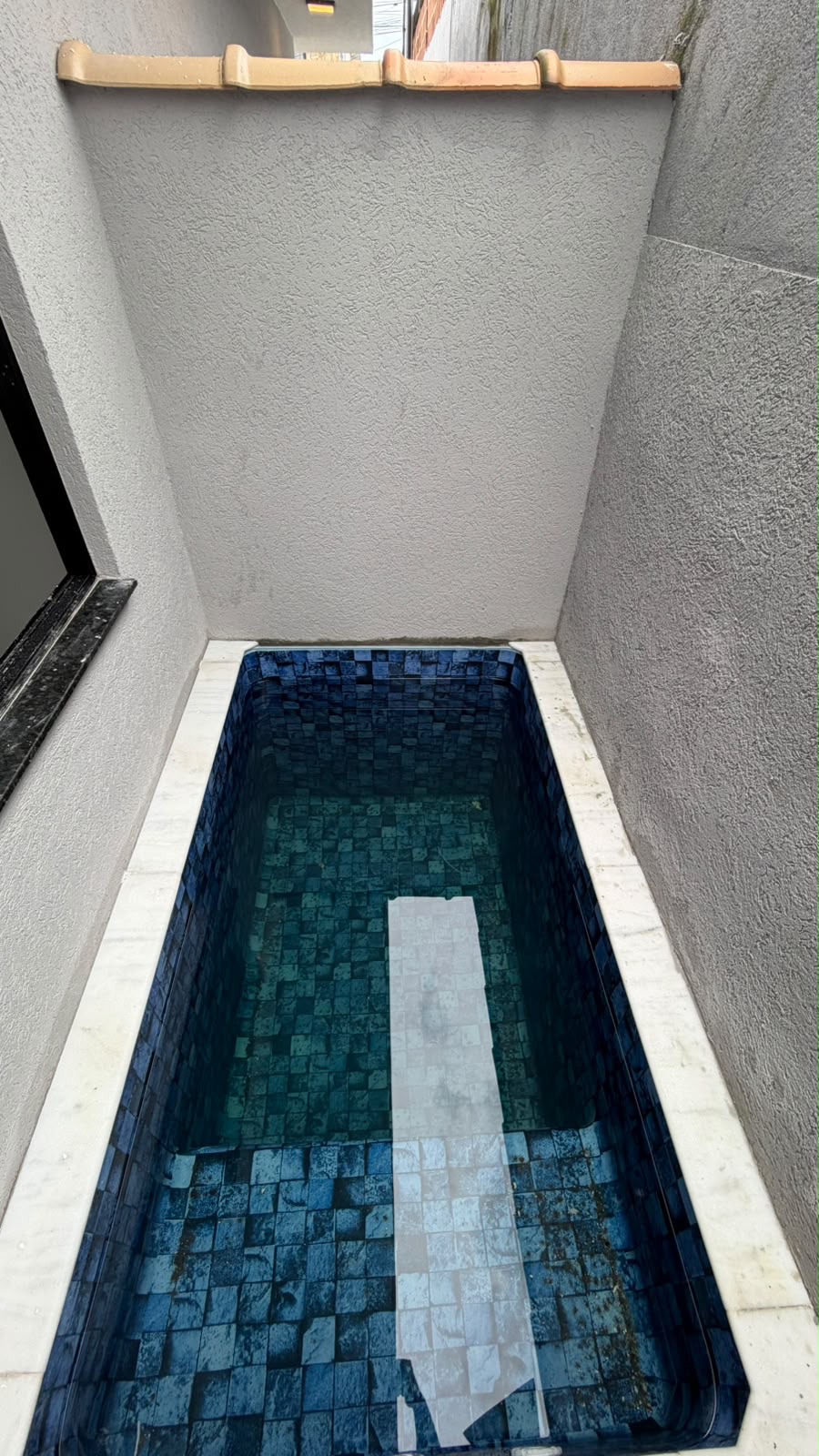 CASA EM COND. FECHADO COM PISCINA
