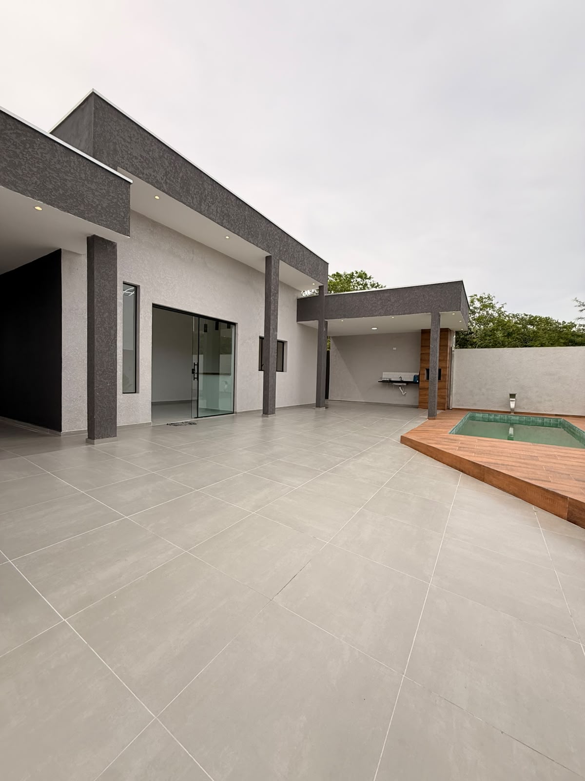 Casa à venda em Itanhaém-SP, no bairro Parque Augustus, com 106 m²