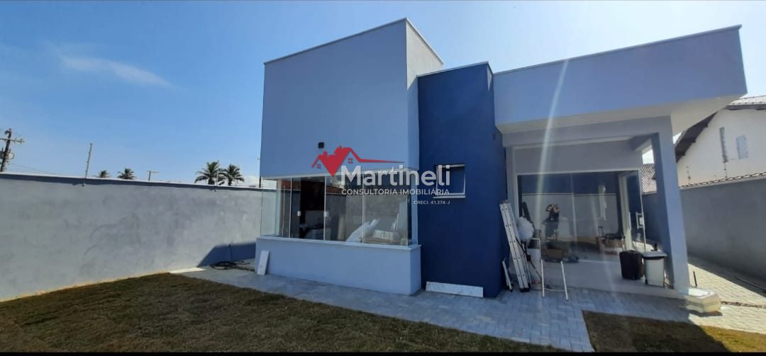 Imperdível casa à venda, 3 suítes, 2 vagas em Itanhaém-SP.