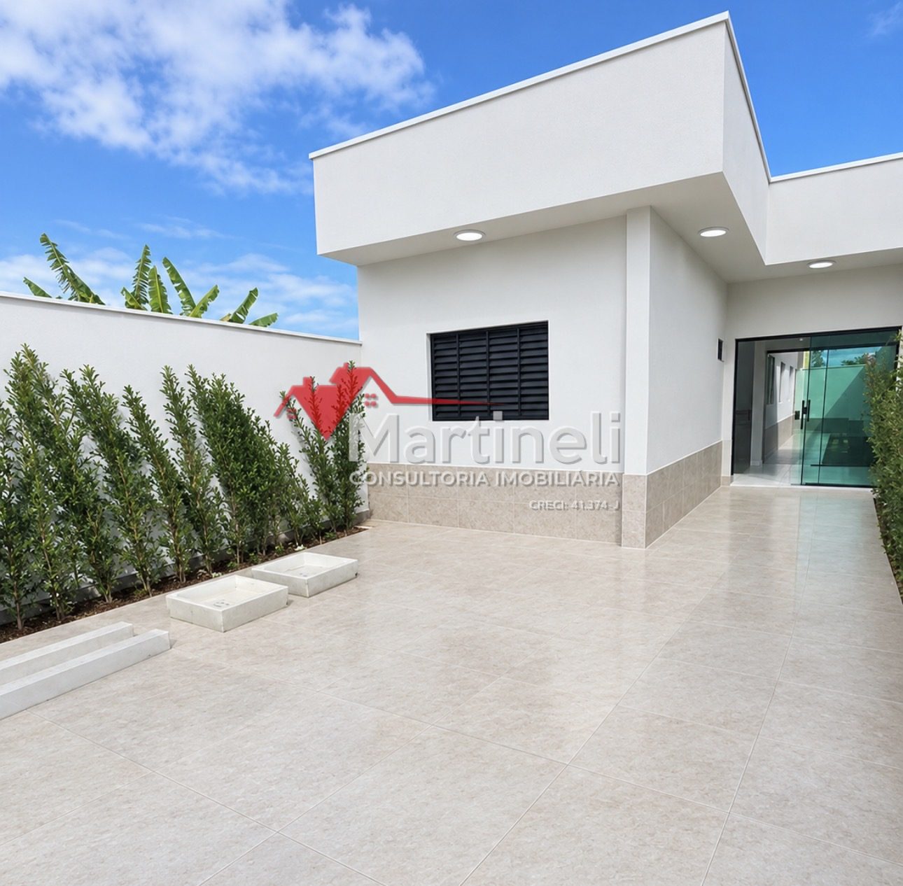 Imperdível! Casa nova à venda, com 3 quartos (1 suíte) e piscina em Itanhaém-SP.