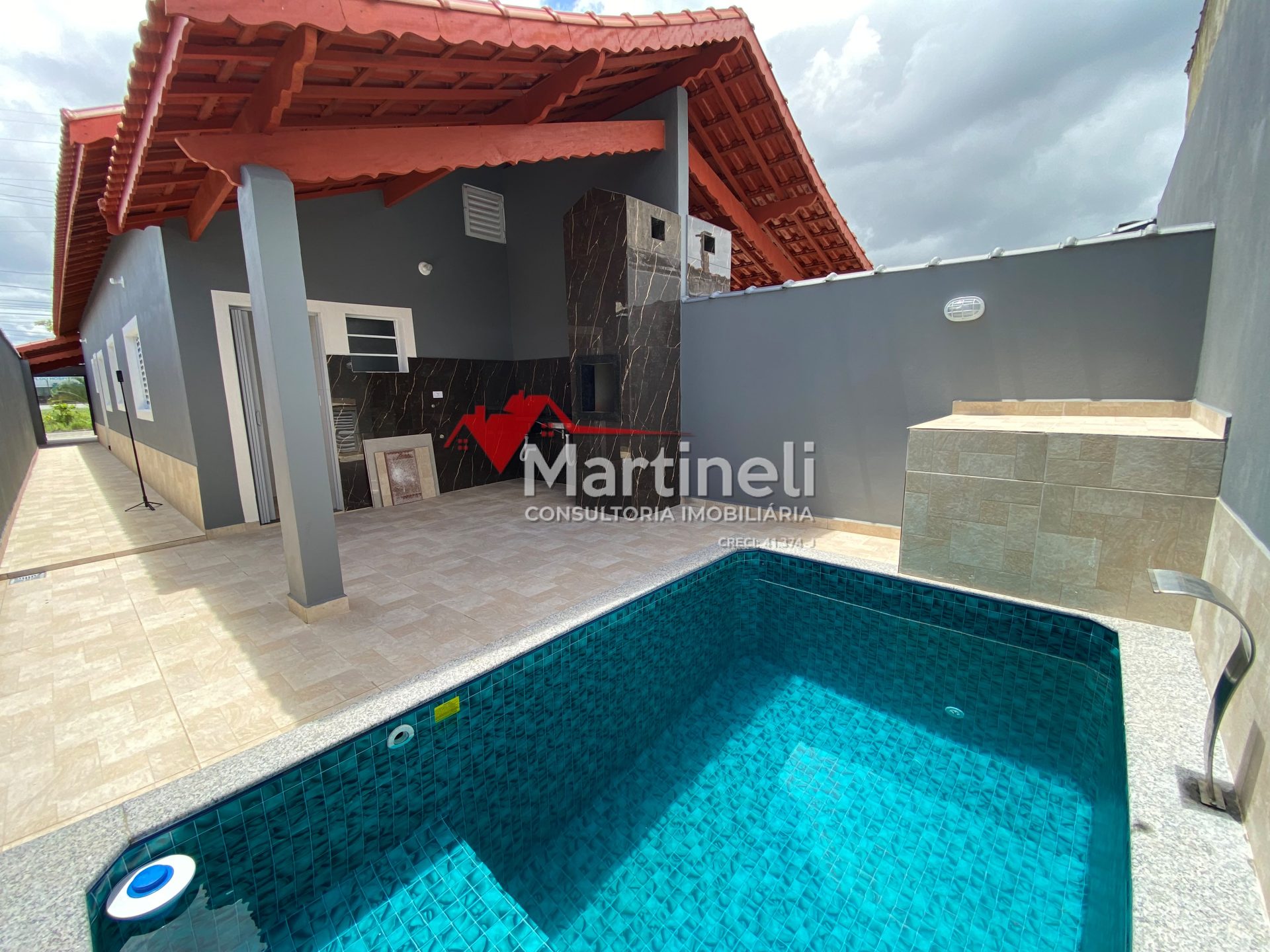casa à venda, 2 quartos, 1 suíte, 2 vagas, 83m² em Itanhaém-SP.