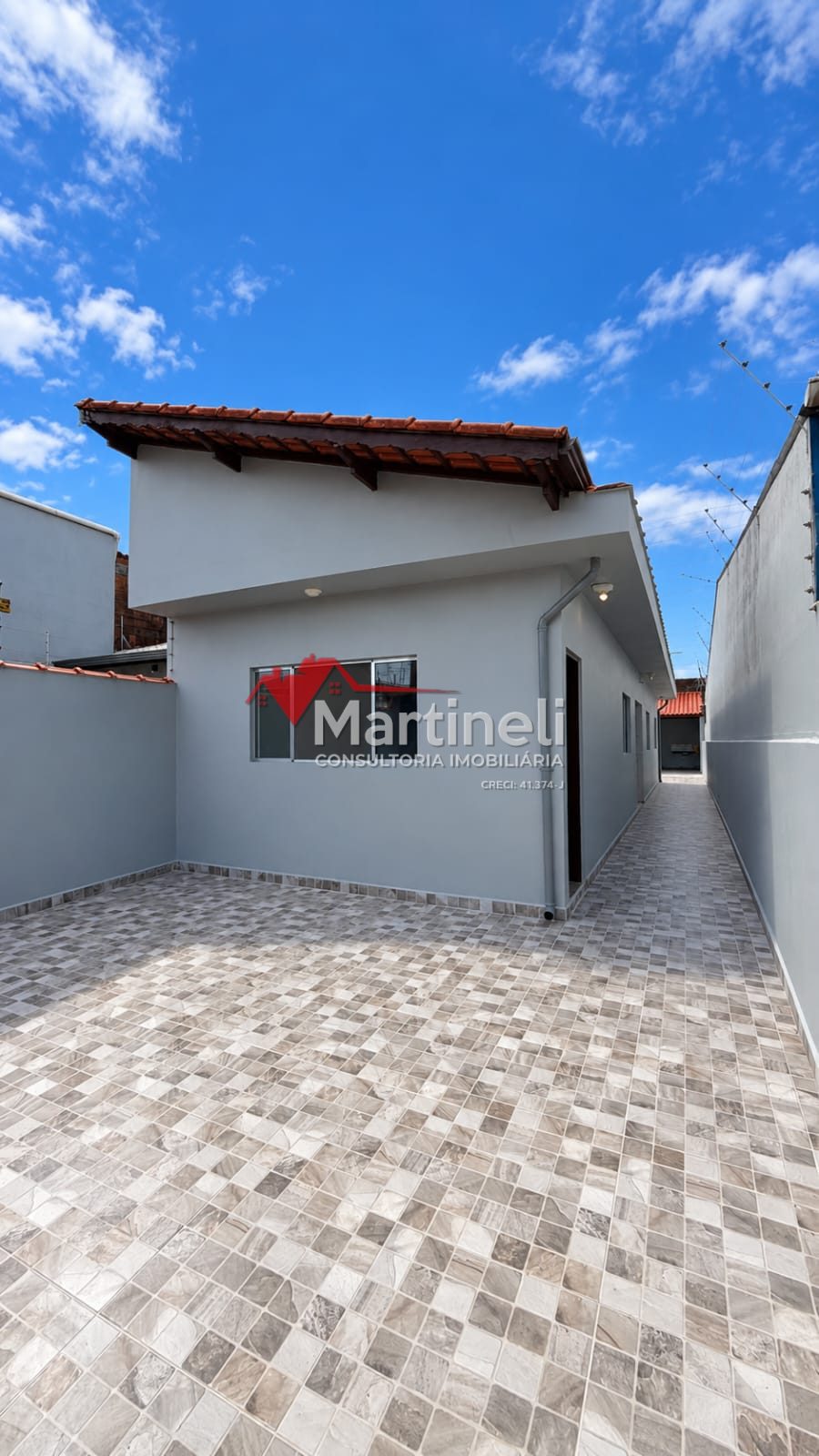 Imperdível casa à venda, 2 quartos, 2 banheiros, 2 vagas, 101m² em Itanhaém-SP.